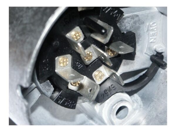 7 Pin Trailer Socket Female with Spade Connectors (Metal) 12v